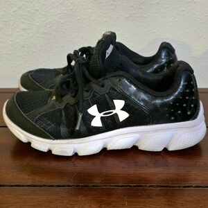Under Armour Size 3 Boys Black Sneakers
